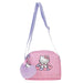 Sac Hello Kitty Hearts & Dots porté en bandoulière lors d'une sortie urbaine