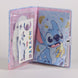 Détail de la couverture du carnet avec l'image du personnage Stitch en couleur vive