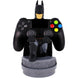 Vue rapprochée du support Batman tenant un smartphone et une manette Xbox Series X, design détaillé et finition soignée