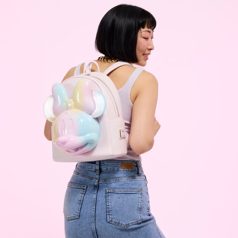 Photo du profil du sac à dos Loungefly Minnie Mouse montrant la profondeur et la texture du matériau