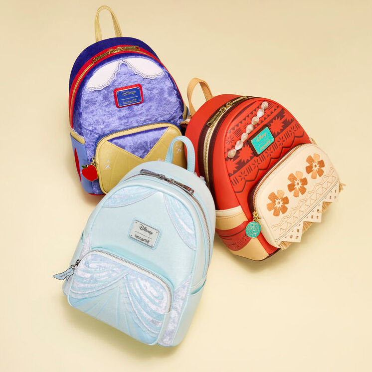 Coquillages puka authentiques fixés sur le sac à dos Moana Loungefly pour une touche polynésienne