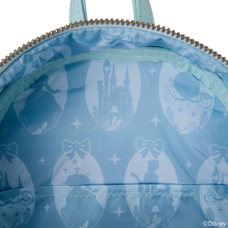 Intérieur du sac à dos avec doublure coordonnée et espace de rangement pratique