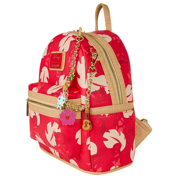 Détail de la chaîne en métal avec breloques émaillées sur le sac à dos Loungefly Lilo & Stitch
