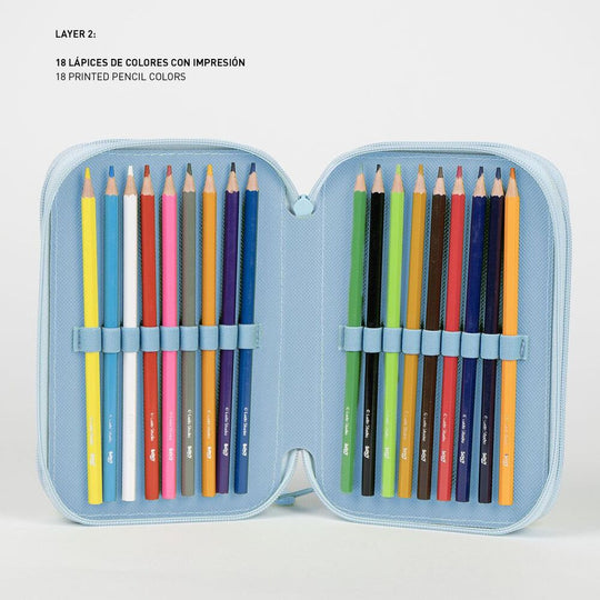 Image de la trousse triple Bluey CERDÁ posée sur un bureau avec fournitures scolaires colorées