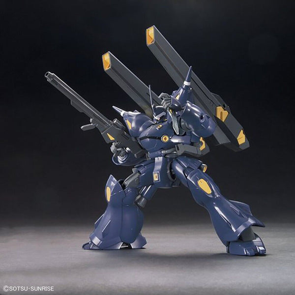 Figurine Kampfer Amazing posée sur un support Action Base, illustrant sa stabilité et ses possibilités de pose