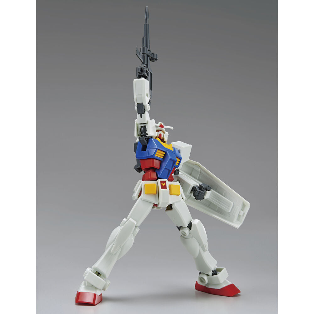 Comparaison de la figurine RX-78-2 Gundam avec d’autres modèles Gundam pour collection