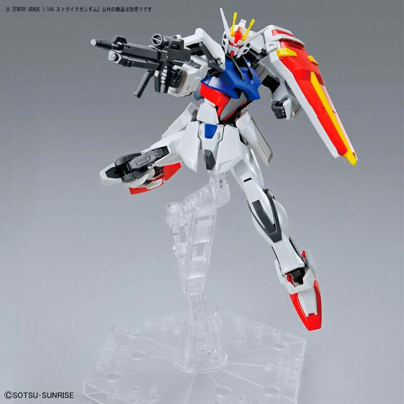 Image illustrant la taille et l'échelle de la figurine Strike Gundam SEED Entry Grade.