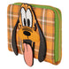 Portefeuille Loungefly Disney Pluto posé sur une surface blanche, montrant son épaisseur compacte