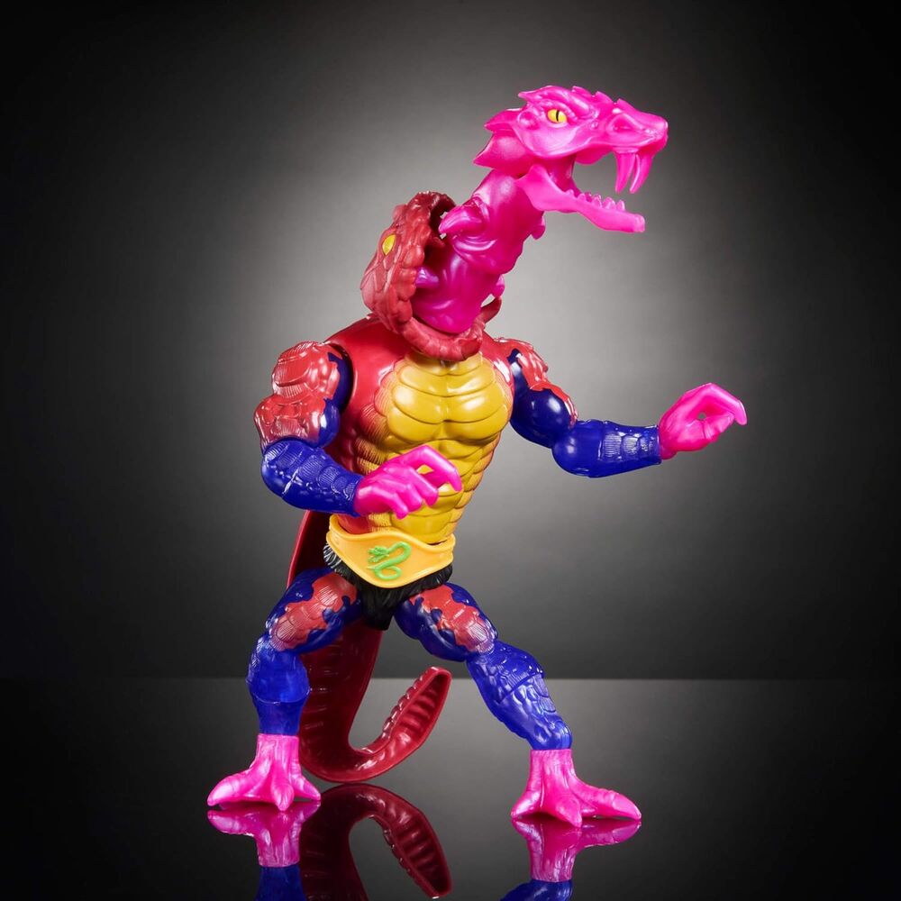 Vue rapprochée de la figurine Rattlor montrant ses articulations mobiles et sa queue serpentée