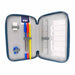 Vue de face de la trousse Atletico de Madrid fermée avec le logo officiel et les rubans de fermeture visibles