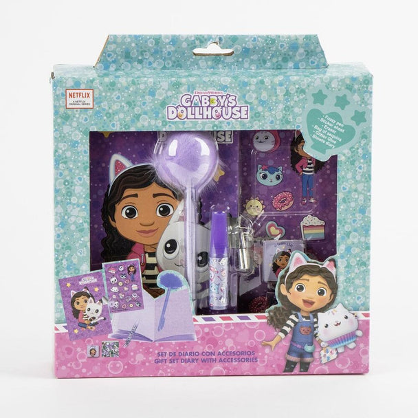 Détail du format compact 23,5x25x5,5cm du set Cahier Gabbys Doll House pour enfants