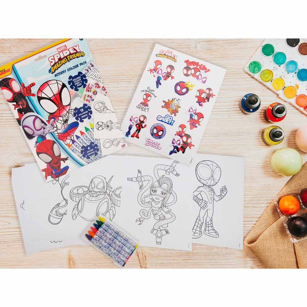 Vue d'ensemble du coffret complet avec livre de coloriage, crayons et gommes Marvel Spidey