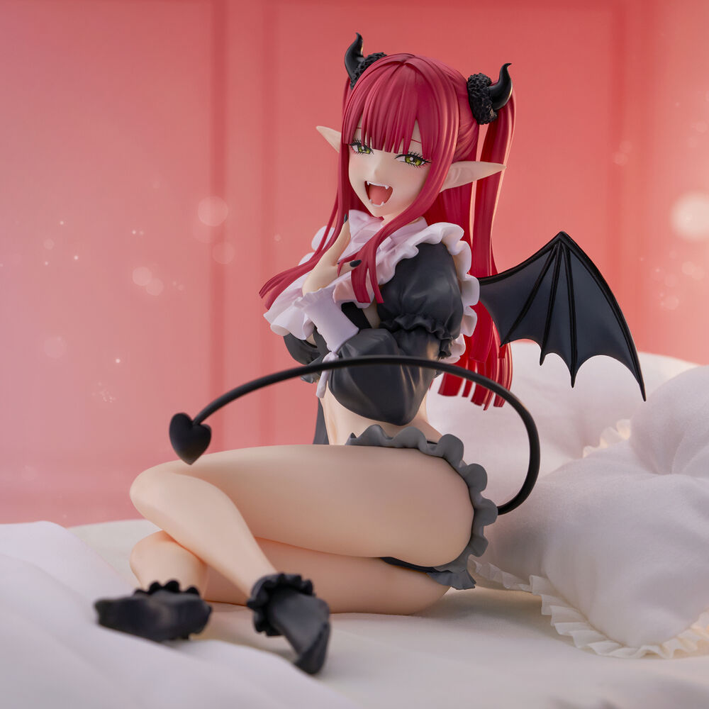 Vue latérale de la figurine Marin Kitagawa avec couleurs vives et finition soignée