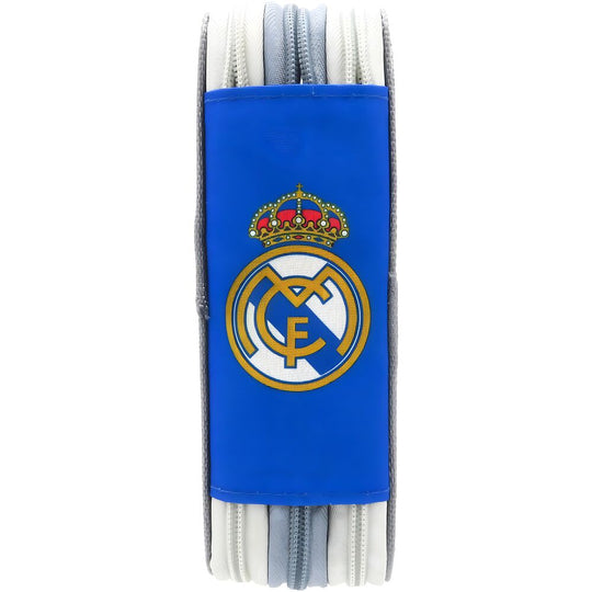 Trousse Real Madrid ouverte avec stylos, gomme, règle et emploi du temps visibles sur une table