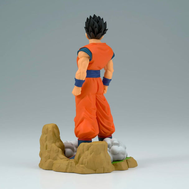 Profil gauche de la figurine Son Gohan BANPRESTO montrant la posture dynamique