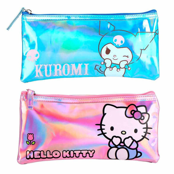 Gros plan sur le motif Hello Kitty de la trousse CERDÁ, mettant en évidence les détails et la qualité de l'impression pour les fans de la marque.