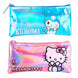 Gros plan sur le motif Hello Kitty de la trousse CERDÁ, mettant en évidence les détails et la qualité de l'impression pour les fans de la marque.