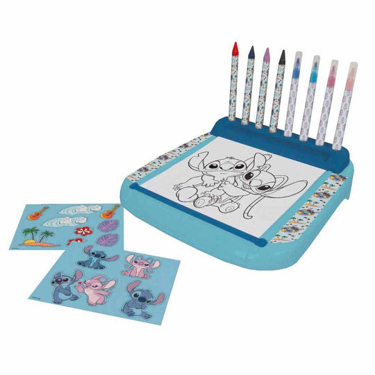 Gros plan sur les 4 marqueurs multicolores inclus dans le kit Disney Stitch