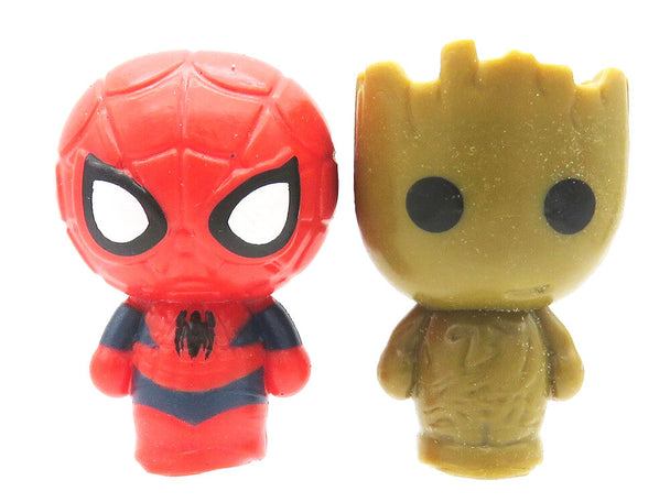 Collection variée de toppers 3D Marvel en enveloppes avec différents personnages colorés
