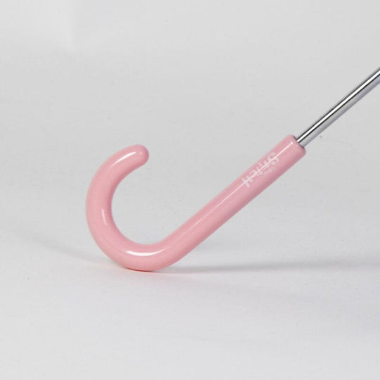 Détail du manche ergonomique bleu du parapluie bulles Disney Stitch de 53 cm