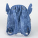 Sac à dos Disney Stitch 25cm porté par un modèle, illustrant son style casual