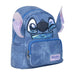 Vue de face du sac à dos Disney Stitch 25cm en simili cuir CERDÁ avec logo Stitch visible