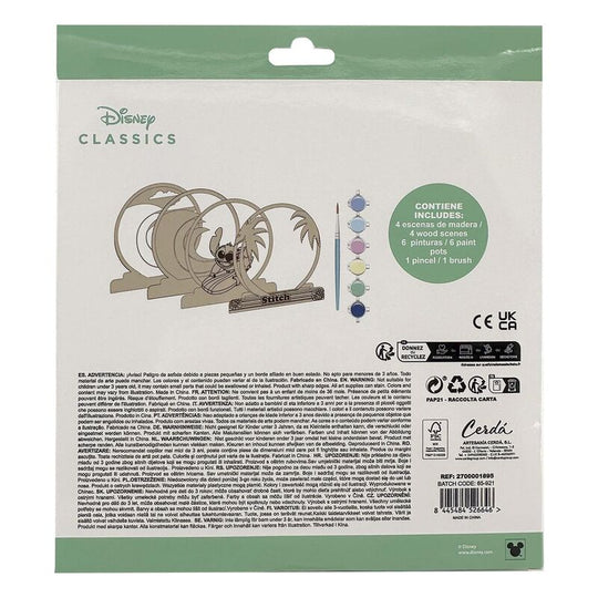 Enfant coloriant la figurine Disney Stitch avec des feutres colorés