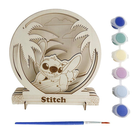 Zoom sur la tête de la figurine Stitch à colorier montrant les contours précis
