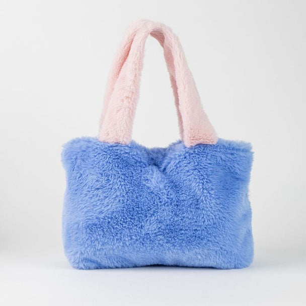 Zoom sur la texture douce en polyester du sac shopping Stitch signé CERDÁ, détails couture visibles