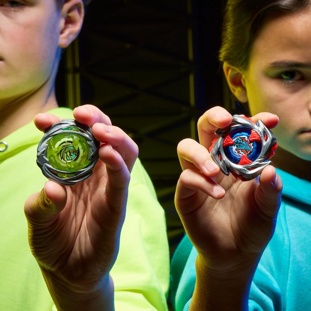 Détail du lanceur ergonomique utilisé pour propulser la toupie Beyblade X Drop Attack