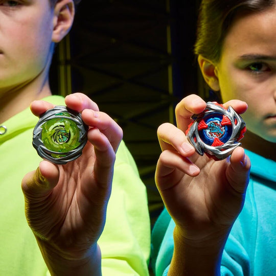 Détail du lanceur ergonomique utilisé pour propulser la toupie Beyblade X Drop Attack