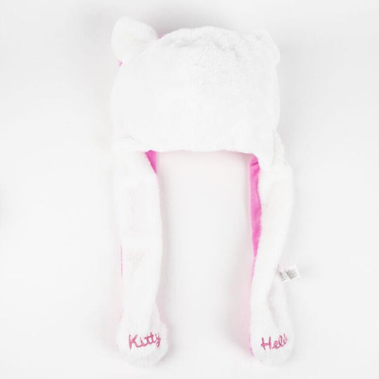 Gros plan sur le bonnet Hello Kitty CERDÁ, mettant en évidence la douceur du polyester et la qualité des finitions, parfait pour l'hiver.