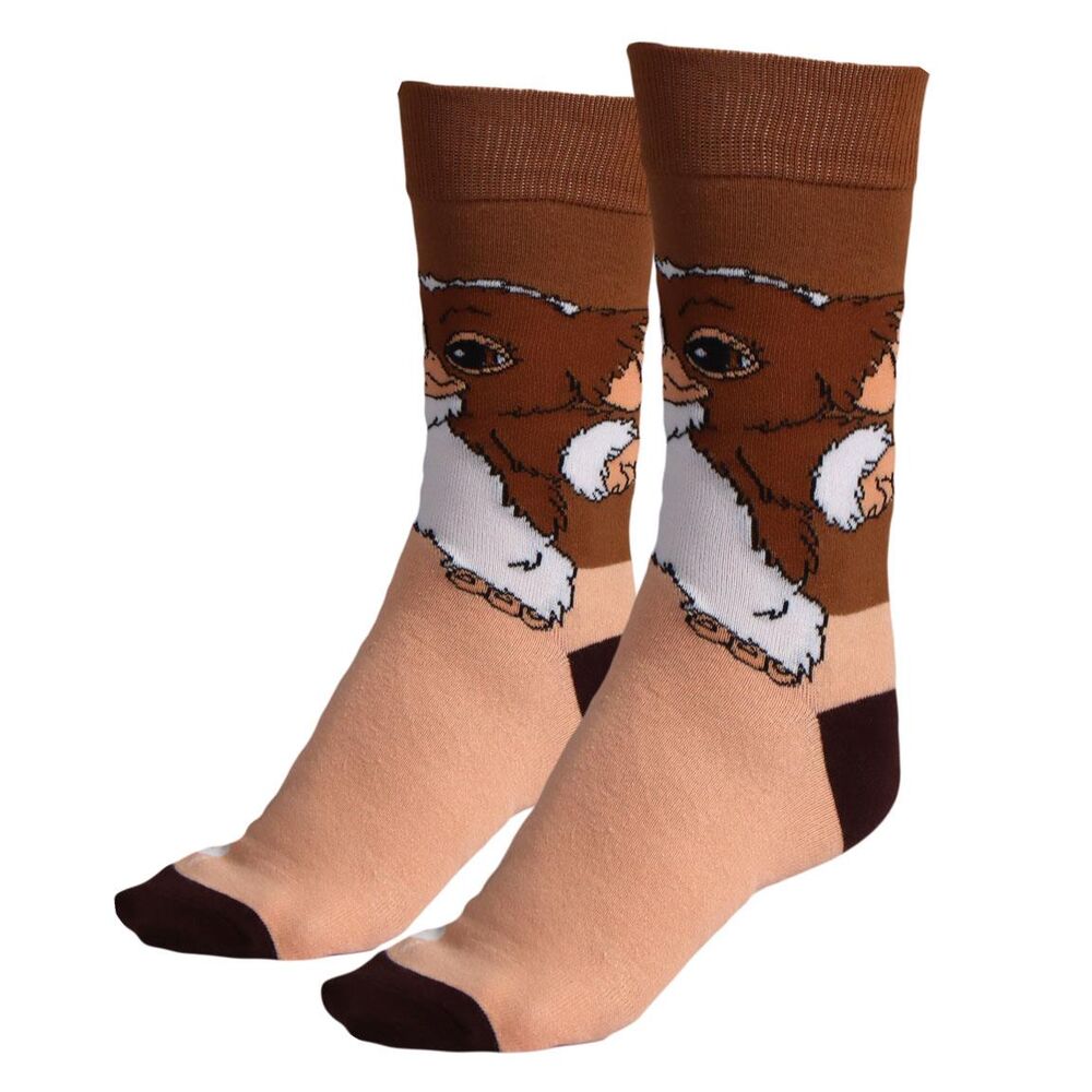 Gros plan sur les chaussettes Gremlins CERDÁ, montrant la qualité du coton et le design unique, parfaites pour un look geek assumé.