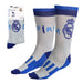 Vue rapprochée des chaussettes adultes Real Madrid CERDÁ montrant le logo officiel brodé sur fond blanc.