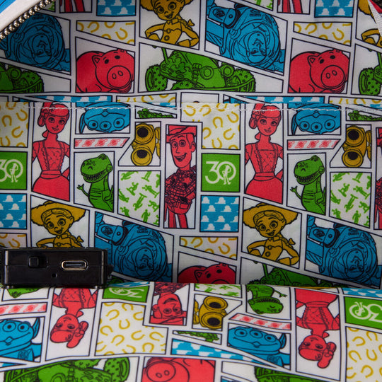 Vue intérieure du sac à dos Toy Story 30e anniversaire avec doublure assortie et finitions soignées