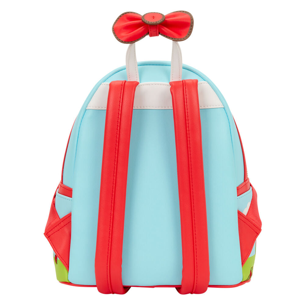 Photo du sac à dos montrant la texture du cuir synthétique et les détails gravés et appliqués