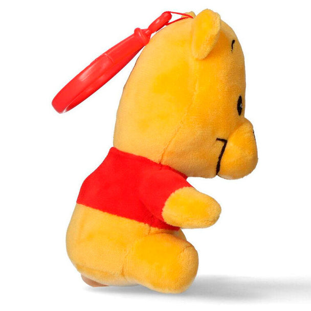 Porte-clés peluche Winnie l'Ourson Disney par CERDÁ®, vue de face, montrant les détails de la peluche et son anneau métallique.