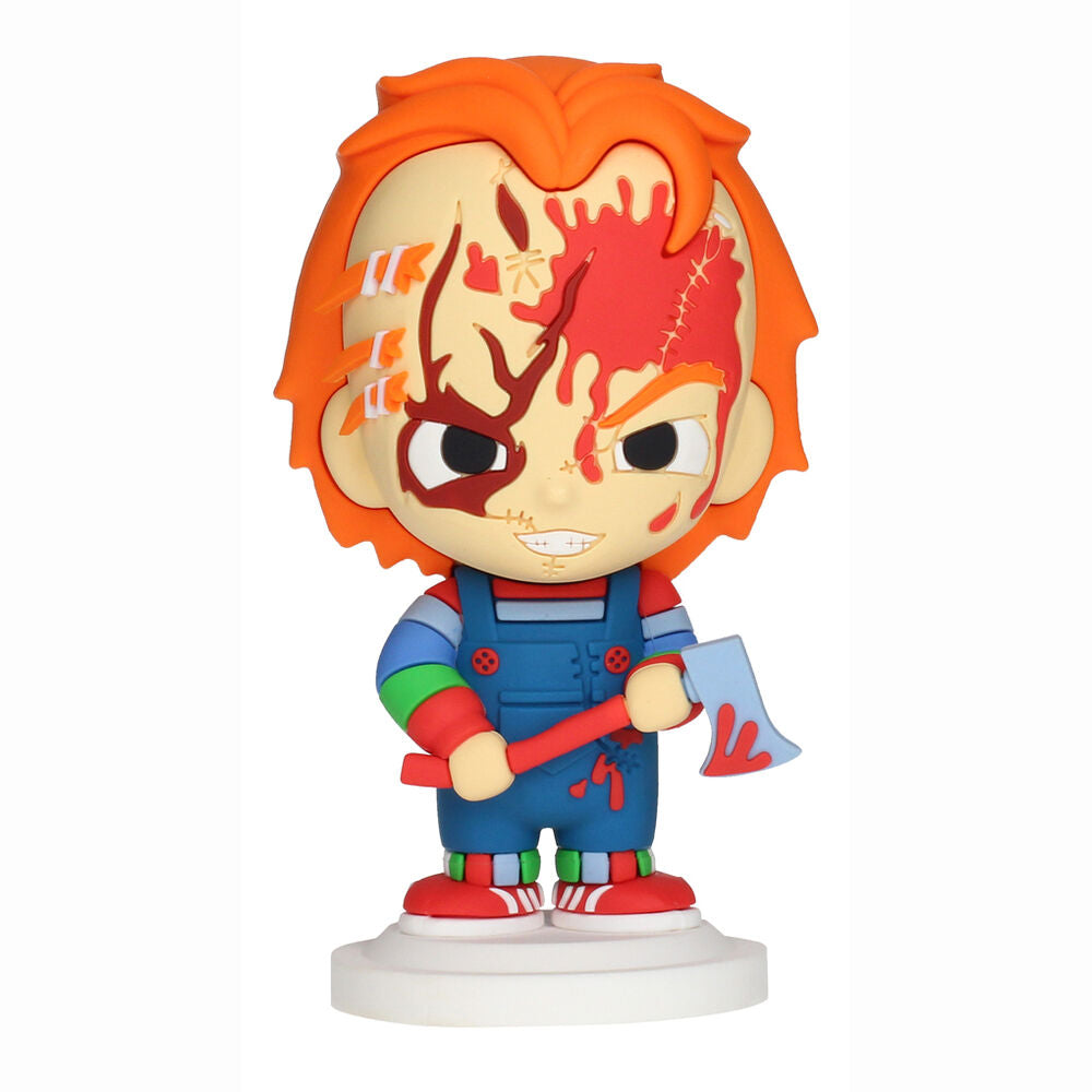 Figurine Chucky Pokis 7cm avec son couteau, gros plan sur les détails et la texture du caoutchouc.