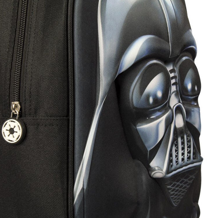 Sac à dos Star Wars Darth Vader posé sur une surface blanche avec éclairage mettant en valeur les textures