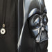 Sac à dos Star Wars Darth Vader posé sur une surface blanche avec éclairage mettant en valeur les textures