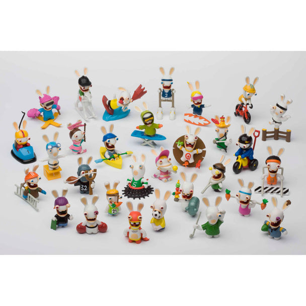 Zoom sur une figurine Rabbids sports avec accessoires dans une enveloppe Creageek Multivers