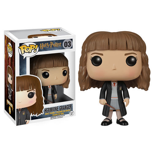 Figurine POP Hermione Granger FUNKO vue de face avec ses vêtements emblématiques