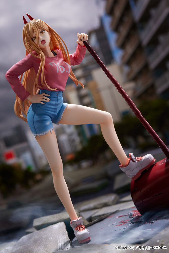 Figurine Power de Chainsaw Man en pose dynamique, échelle 1/7