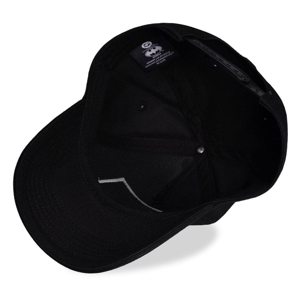 Gros plan sur le logo Batman Comic de la casquette Difuzed