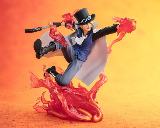 Figurine Sabo One Piece en PVC, pose dynamique avec poing ardent et effets de flamme