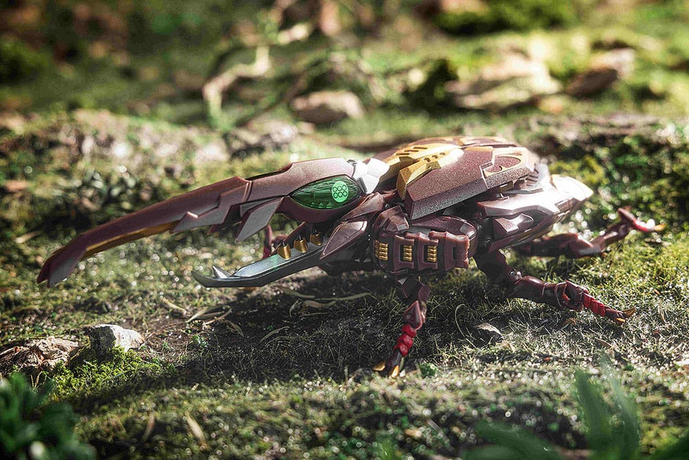 Mushikihime Toko en pleine action, pose de combat, détails de l'armure