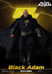 Figurine Black Adam DAH 1/9 avec un accessoire spécifique, en pose de combat