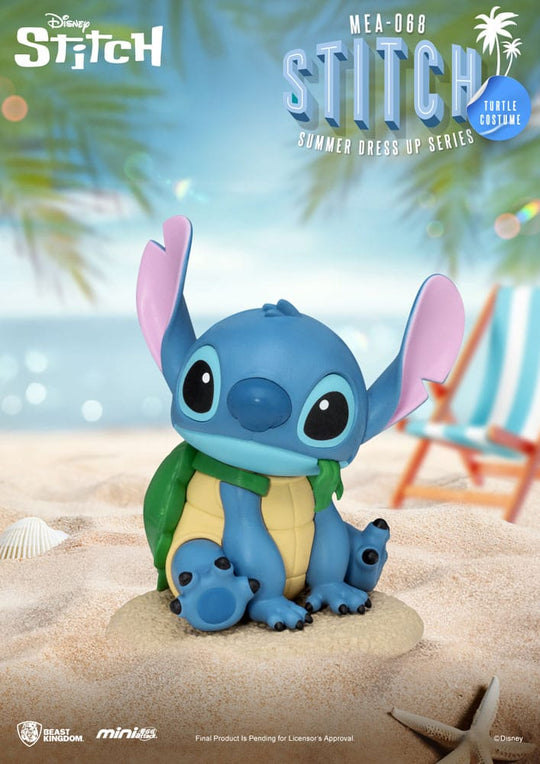 Figurine Stitch Mini Egg Attack relaxant sur une chaise de plage