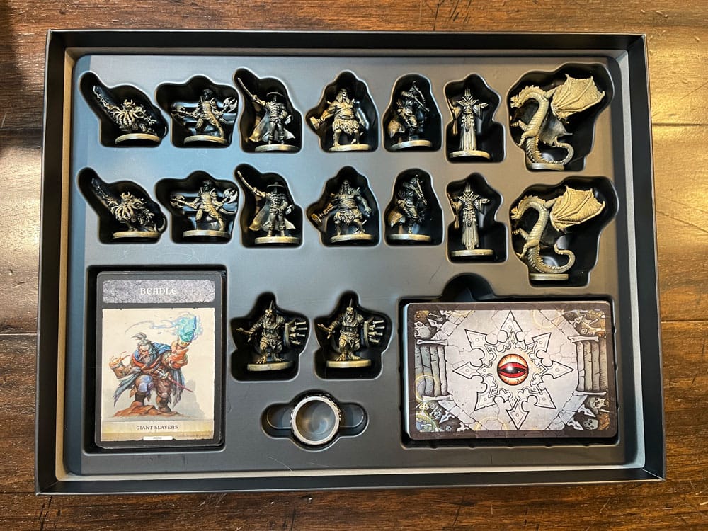 Détail des illustrations des cartes d'aventuriers de Ring of Chaos