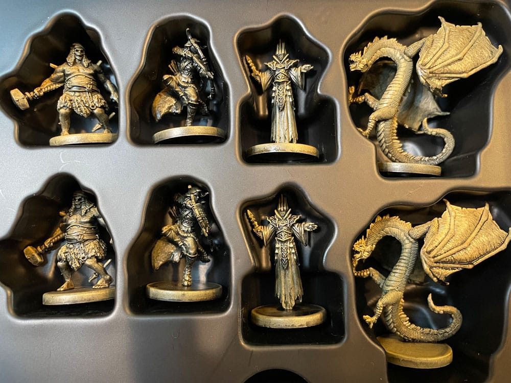 Vue aérienne du plateau de jeu et des éléments de Ring of Chaos